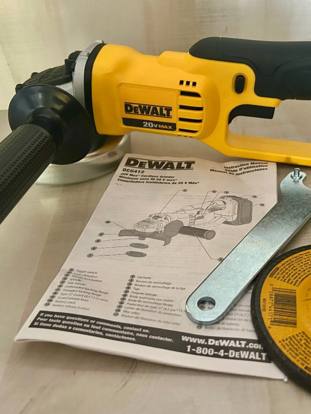 DCG412 DEWALT Grinder 4-1/2 Inch 20v MAX Cut-Off Cordless **NEW**